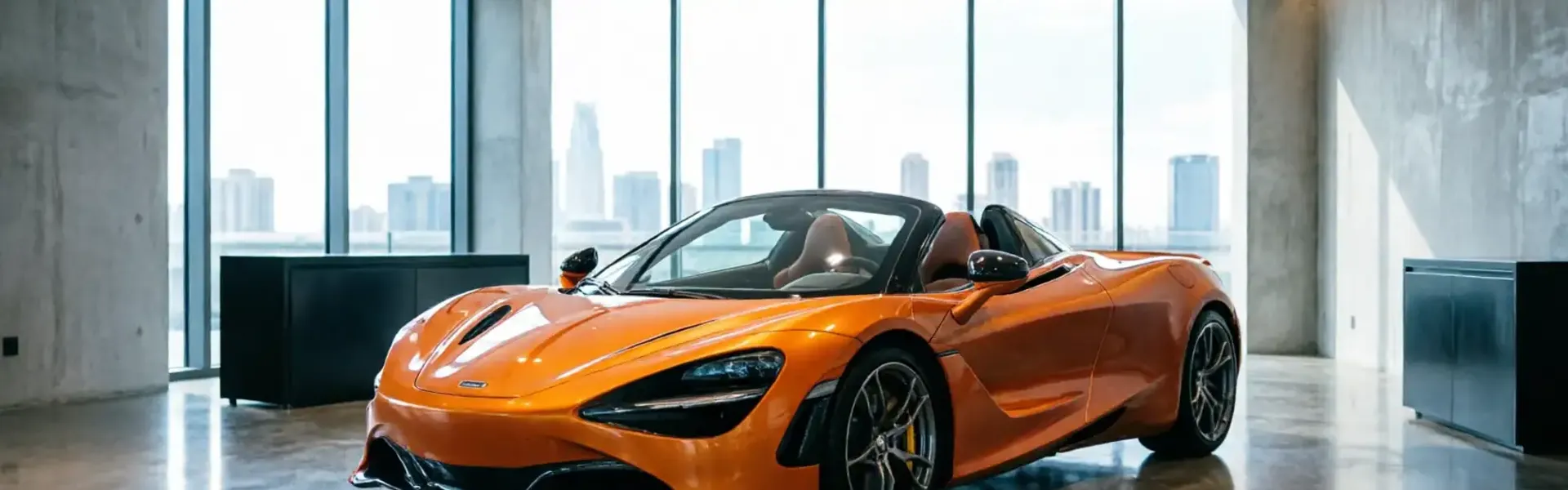 Gelukkige winnaars met hun supercars